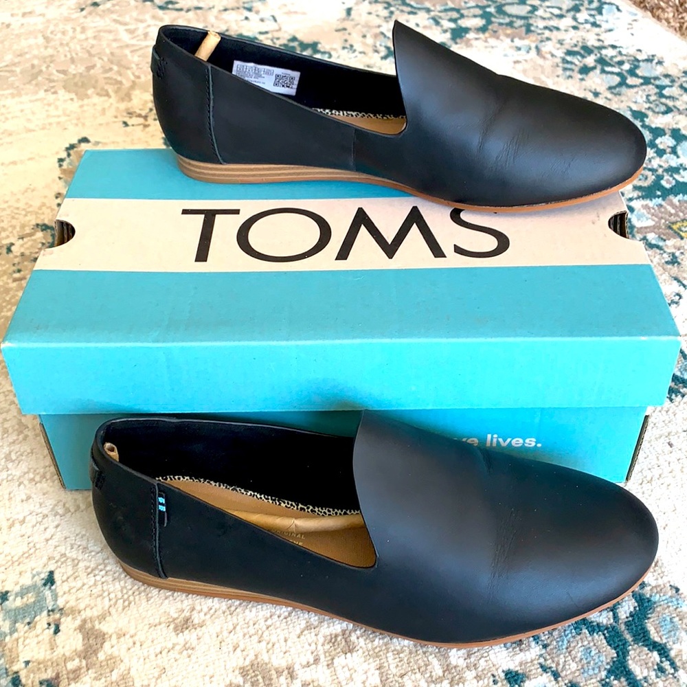 Toms Darcy black leather shoes